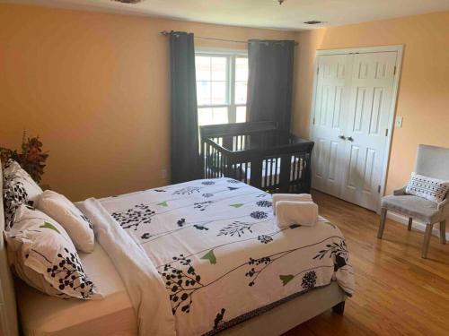 a bedroom with a bed and a chair and a window at Family 3-bedroom home (2nd floor near EWR/Outlet) in Elizabeth