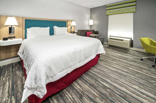 Hampton Inn Wilson Downtownにあるベッド