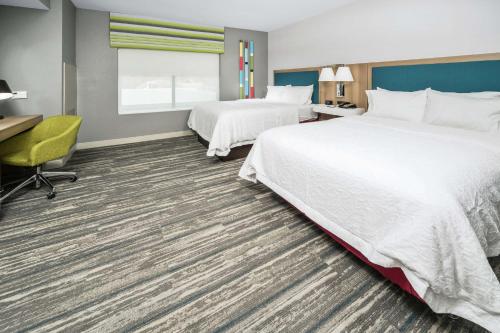 Hampton Inn Wilson Downtownにあるベッド
