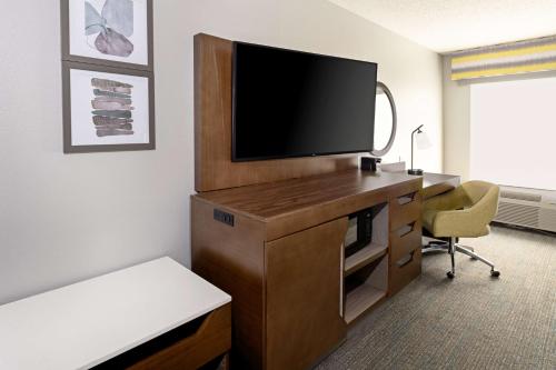 a room with a desk with a tv and a chair at Hampton Inn Richmond-Mechanicsville in Mechanicsville