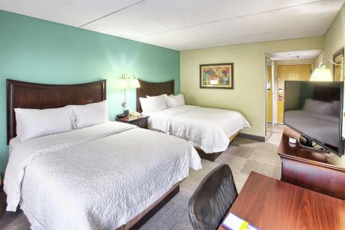 Ένα ή περισσότερα κρεβάτια σε δωμάτιο στο Hampton Inn Raleigh/Garner