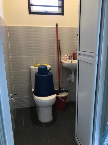 Ένα μπάνιο στο Homestay Dalilah Islam Sendayan
