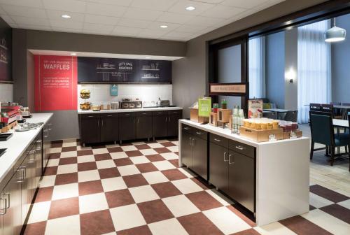 a kitchen with a checkered floor at Hampton Inn & Suites Rochester-North in Rochester