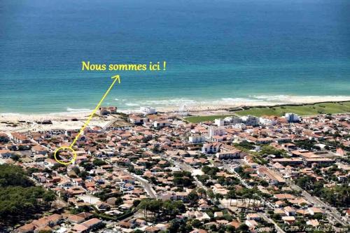 an aerial view of a city with the ocean at La cabane de Mamie classée 4 étoiles à 150m de la plage 2 chambres 3 lits in Biscarrosse