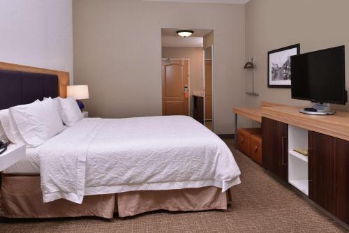 TV o dispositivi per l'intrattenimento presso Hampton Inn & Suites Woodland-Sacramento Area