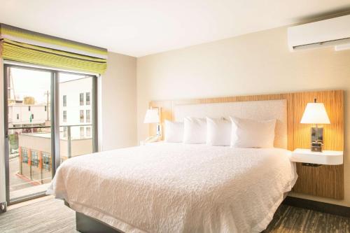 Hampton Inn & Suites Seattle-Downtown Image