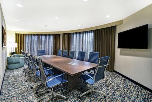 Μια τηλεόραση ή/και κέντρο ψυχαγωγίας στο Homewood Suites by Hilton Seattle Downtown