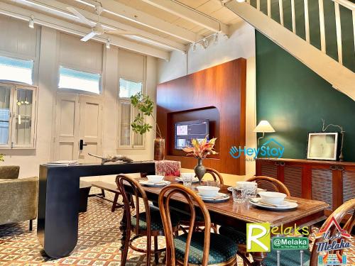 a dining room with a table and chairs at JonkerHeritage House WalkingDistance10minsJonker By Heystay Management in Melaka