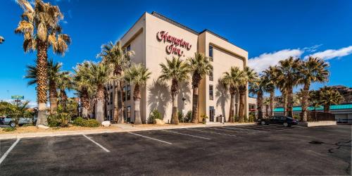 a shopping center with palm trees in a parking lot at Hampton Inn St. George in St. George