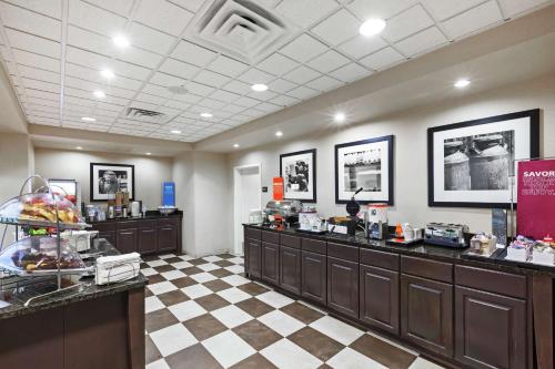 a waiting room with a checkerboard floor at Hampton Inn & Suites Shreveport/Bossier City at Airline Drive in Bossier City
