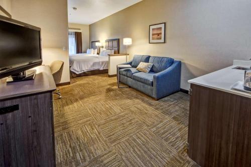 TV a/nebo společenská místnost v ubytování Hampton Inn Salt Lake City-Layton