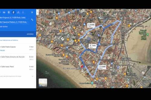 een kaart van een stad op een computerscherm bij Apartamento Rota Progreso 5 in Rota