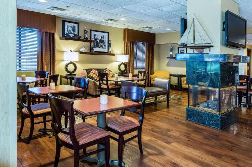 a restaurant with tables and chairs and a fireplace at Hampton Inn Somerset in Somerset