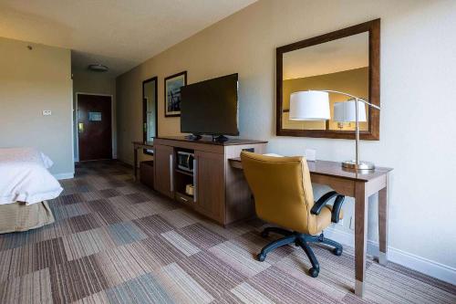 TV a/nebo společenská místnost v ubytování Hampton Inn Somerset
