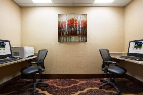 Μια τηλεόραση ή/και κέντρο ψυχαγωγίας στο Hampton Inn Santee-I-95