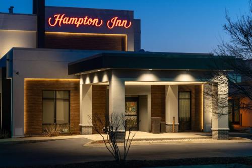 a building with a sign that reads hampton inn at Hampton Inn - Springfield in Springfield