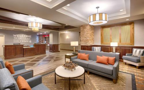 Гостиная зона в Hampton Inn & Suites Show Low-Pinetop