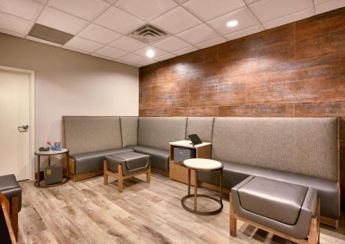 Гостиная зона в Hampton Inn & Suites Show Low-Pinetop
