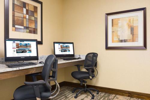 a room with two desks with two computers on them at Hampton Inn Spearfish in Spearfish