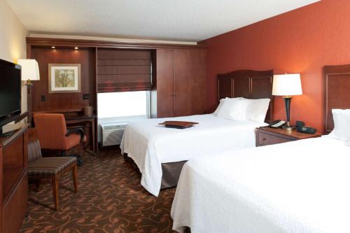 Tempat tidur dalam kamar di Hampton Inn & Suites Cleveland-Southeast-Streetsboro