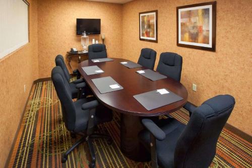 Zona business o sala conferenze di Hampton Inn & Suites Cleveland-Southeast-Streetsboro