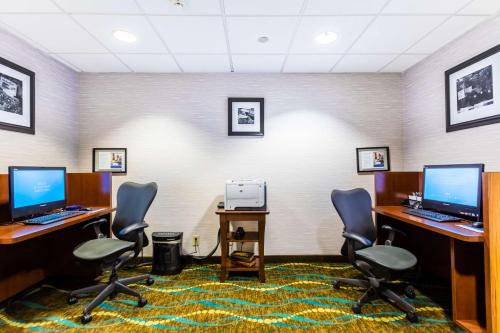 Μια τηλεόραση ή/και κέντρο ψυχαγωγίας στο Hampton Inn St Charles St Peters