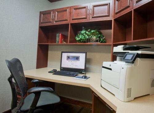 an office with a computer and a printer on a desk at Hilton Garden Inn Starkville in Starkville