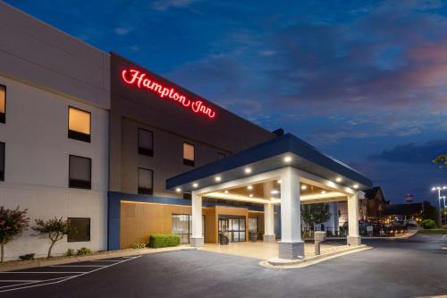 a hotel with a sign on the front of a building at Hampton Inn Saint Robert in Saint Robert