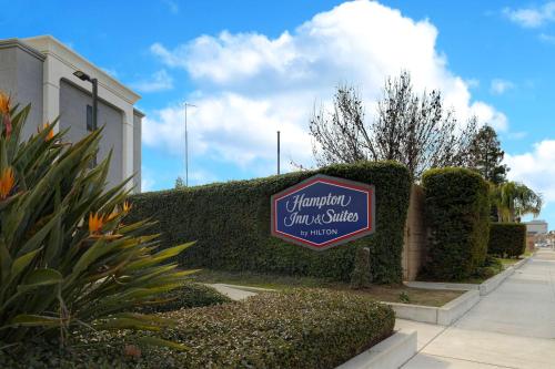 Certifikát, hodnocení, plakát nebo jiný dokument vystavený v ubytování Hampton Inn & Suites Tulare