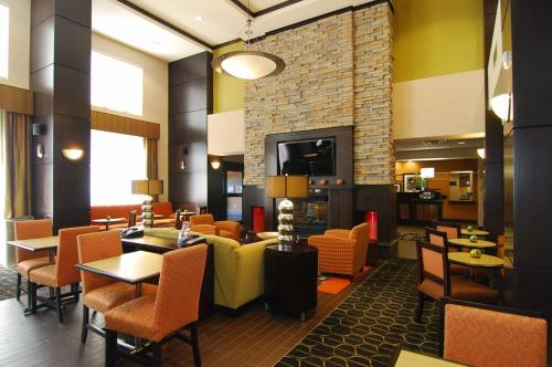 Posezení v ubytování Hampton Inn and Suites Tulsa/Catoosa