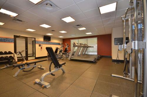 Fitness centrum a/nebo fitness zařízení v ubytování Hampton Inn and Suites Tulsa/Catoosa