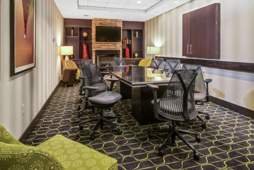 Posezení v ubytování Hampton Inn and Suites Tulsa/Catoosa