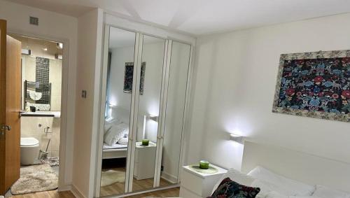 a bathroom with a large mirror in a room at Bayswater Apartments in London