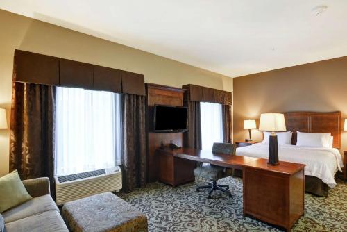 TV a/nebo společenská místnost v ubytování Hampton Inn and Suites New Hartford/Utica