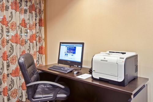 a desk with a computer and a printer on it at Hampton Inn Winfield Teays Valley in Teays Valley Estates
