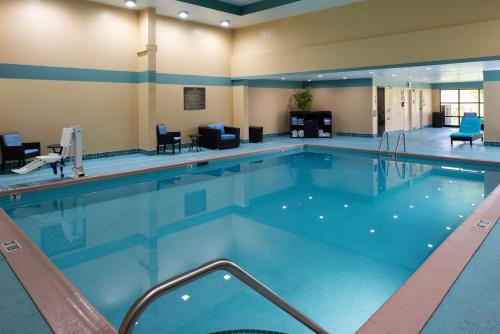 a large swimming pool in a hotel room at Hampton Inn Wytheville in Wytheville