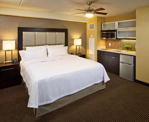 a large bedroom with a large bed and a kitchen at Homewood Suites by Hilton Hamilton in Hamilton