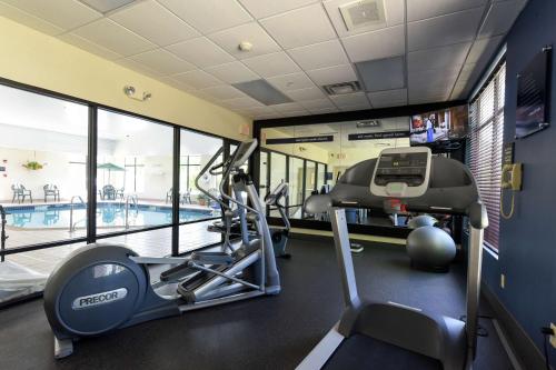 a gym with cardio equipment and a swimming pool at Hampton Inn Youngstown-North in Youngstown