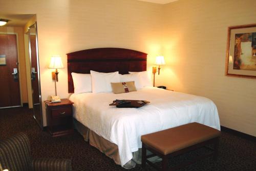 Katil atau katil-katil dalam bilik di Hampton Inn York