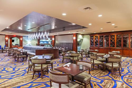 Un restaurante u otro lugar para comer en Hilton Waco