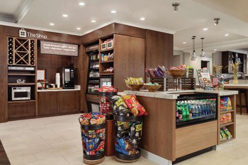 Kuchyň nebo kuchyňský kout v ubytování Hilton Garden Inn Oxford/Anniston, AL