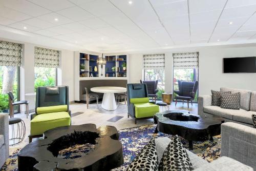 DoubleTree by Hilton Austin-University Area Image