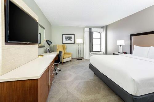 DoubleTree by Hilton Austin-University Area Image