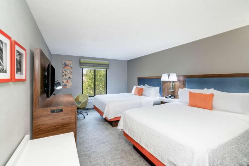 Кровать или кровати в номере Hampton Inn & Suites Opelika-I-85 Auburn Area