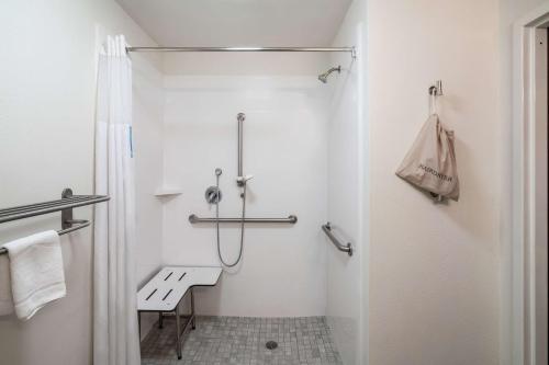 Ванная комната в Hampton Inn & Suites Opelika-I-85 Auburn Area