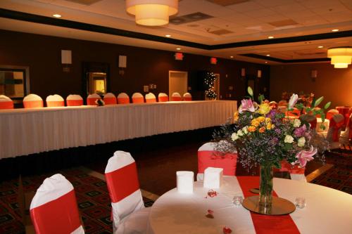a room with a table with a vase of flowers on it at Hilton Garden Inn Birmingham/Trussville in Trussville