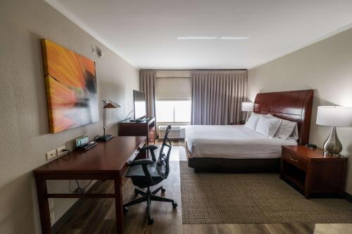 Un pat sau paturi într-o cameră la Hilton Garden Inn Bowling Green
