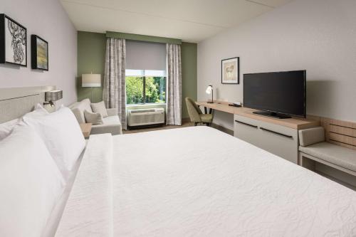 Телевизор и/или развлекательный центр в Hilton Garden Inn Nashville/Franklin-Cool Springs