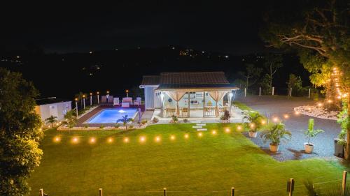 La alberca dentro o cerca de Bello Amanecer Guest House with Private Pool