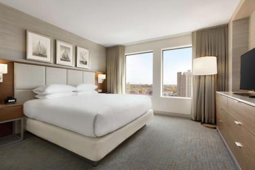 DoubleTree Suites by Hilton Hotel Boston - Cambridge Image